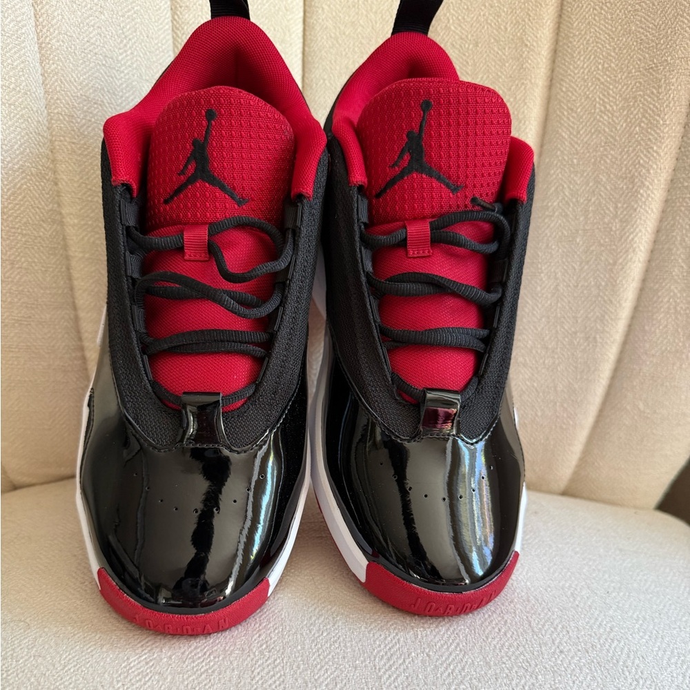 Jordan Max Aura 6 / Men’s 9